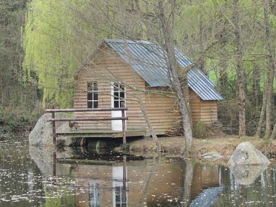 La-Cabane-sur-l-ile-joue-du-bois