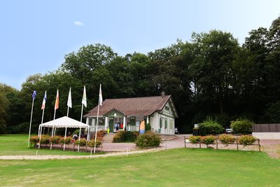 bagnoles-orne-golf-club-house-terrasse-2