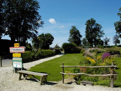 Village fleuri de Saint Fraimbault