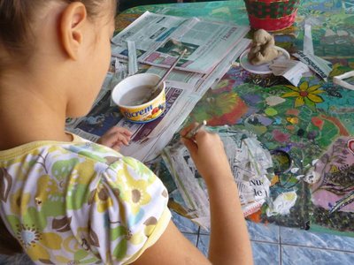 Enfant bricolant