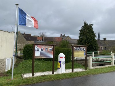 Borne de la 2E DB à Vieux-Pont, Orne