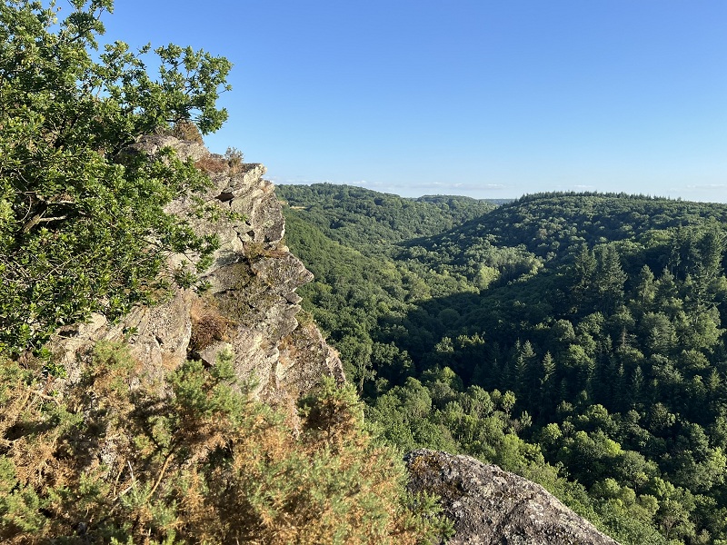 La Roche d'Oëtre, profil humain